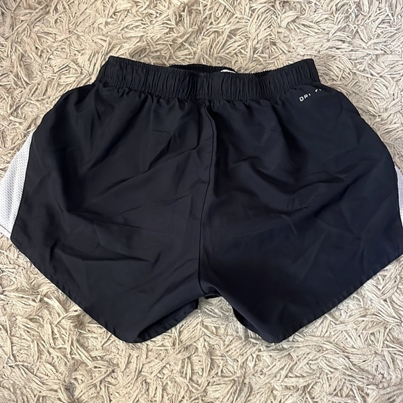 nike runner shorts size xs - Picture 2 of 3